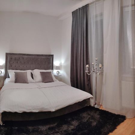 Ferienwohnung 2 Izbovy Byt 60M2 V Centre Na Bakossovej, 24H Self Checkin Banská Bystrica Exterior foto