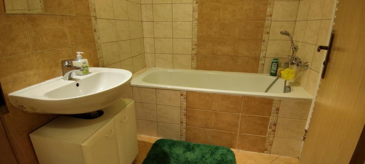 Ferienwohnung 2 Izbovy Byt 60M2 V Centre Na Bakossovej, 24H Self Checkin Banská Bystrica Exterior foto