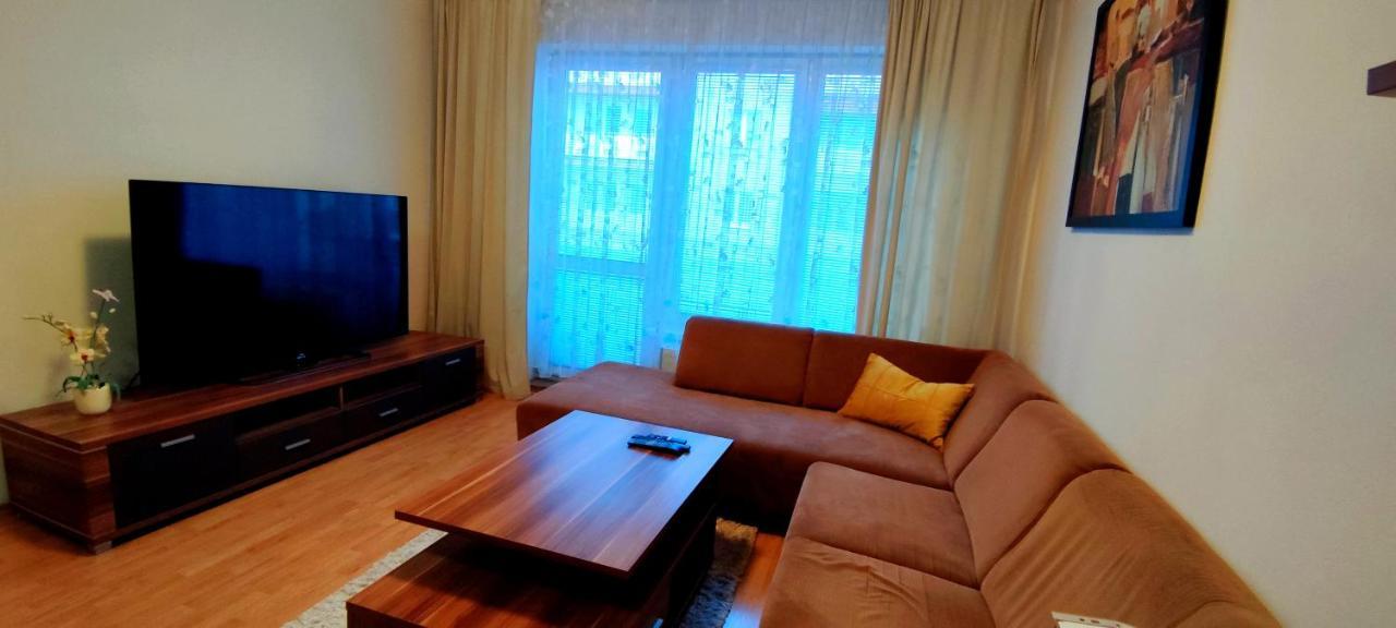 Ferienwohnung 2 Izbovy Byt 60M2 V Centre Na Bakossovej, 24H Self Checkin Banská Bystrica Exterior foto