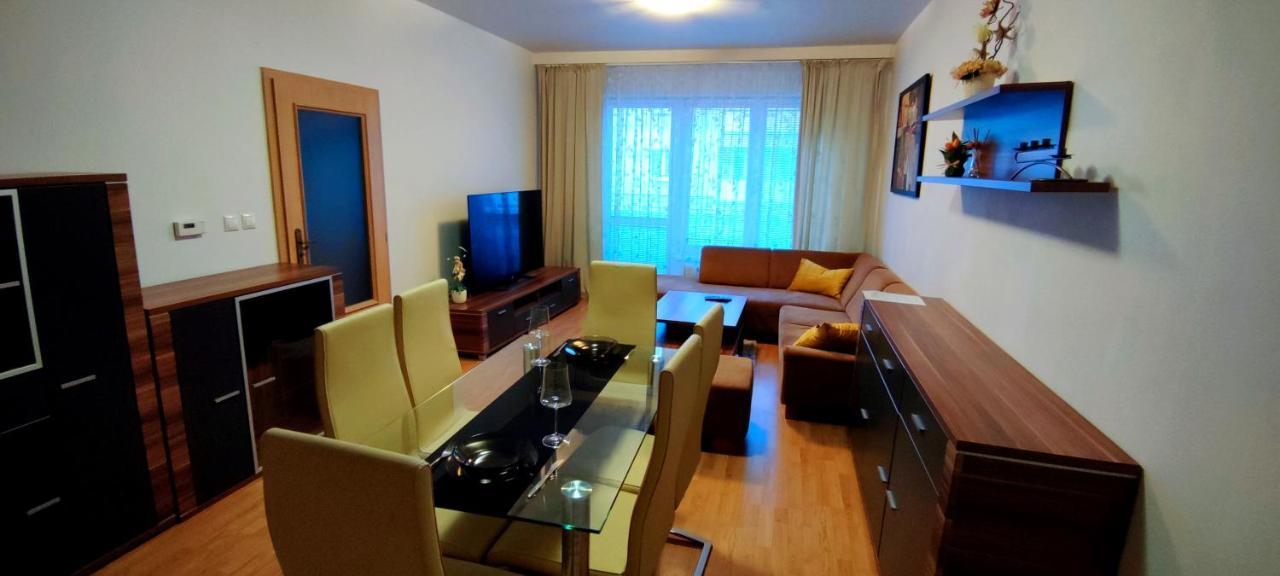 Ferienwohnung 2 Izbovy Byt 60M2 V Centre Na Bakossovej, 24H Self Checkin Banská Bystrica Exterior foto