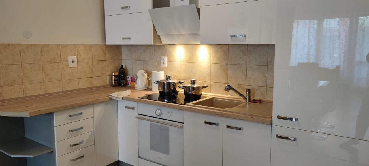 Ferienwohnung 2 Izbovy Byt 60M2 V Centre Na Bakossovej, 24H Self Checkin Banská Bystrica Exterior foto